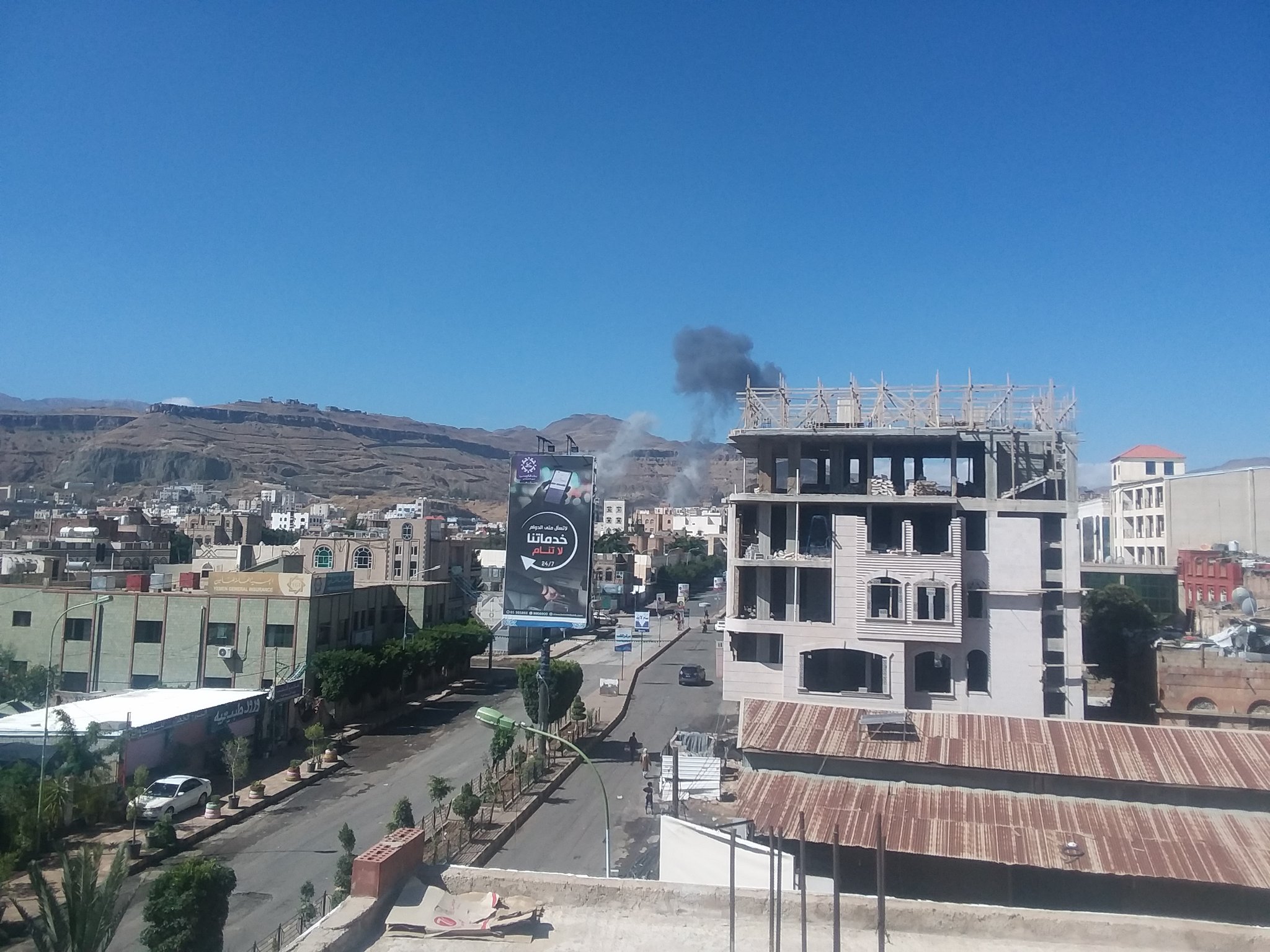 عاجل : شاهد أولى الصور لأماكن الانفجارات العنيفة التي هزت العاصمة صنعاء قبل قليل 