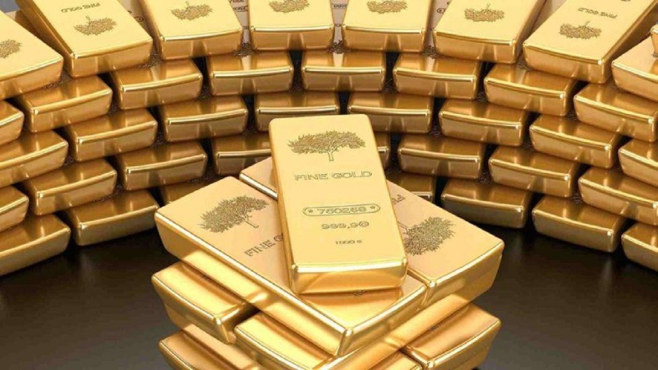 الذهب يتراجع مع توقف نزول الدولار الأمريكي