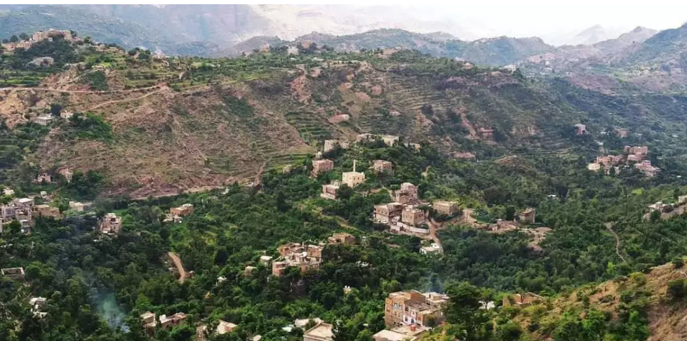 مستجدات جديدة : أول منطقة في شرعب تنتفض ضد الحوثيين وتطرد قياداتهم بالقوة بعد توسلهم