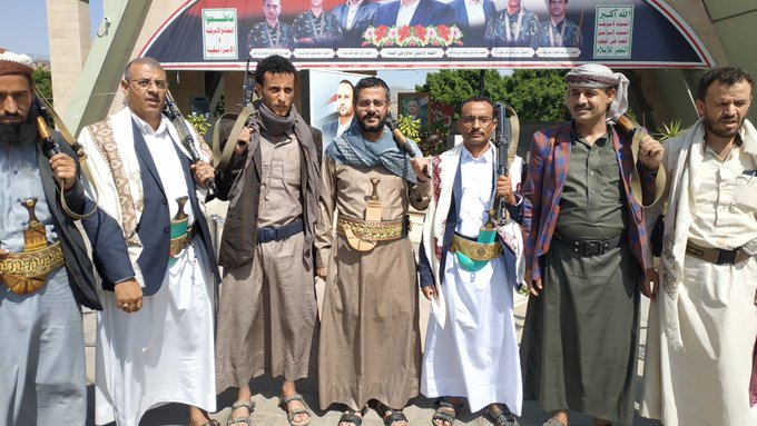 انباء عن نشقاق قيادات موالية للشرعية و انضمامهم لجماعة الحوثي 