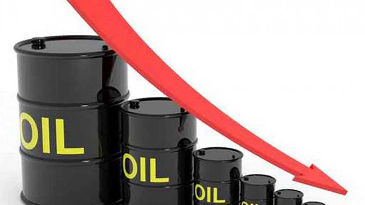 أسعار النفط تهبط مع تفوق مخاوف كورونا على آمال الطلب